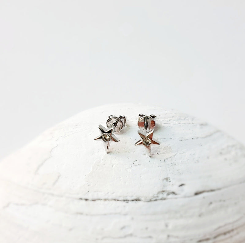 WHITE GOLD DIAMOND MINI STAR STUDS